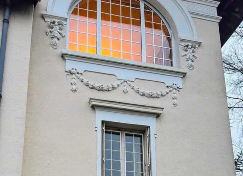 fenêtre bois cintrée avec petits bois à Fontaine-sur-Saône (69)