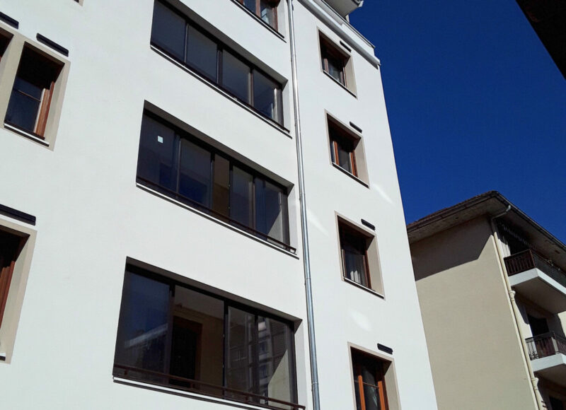 Fenêtres PVC, volets roulants solaires et fermetures de loggias en aluminium