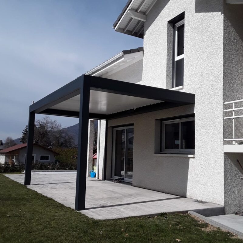 pergola bioclimatique adossée lames orientables