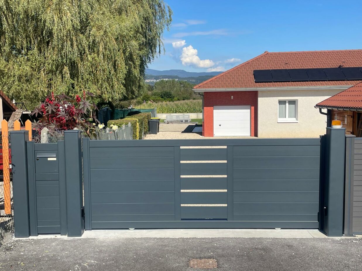 Portail coulissant sur mesure - Imperium Ouvertures